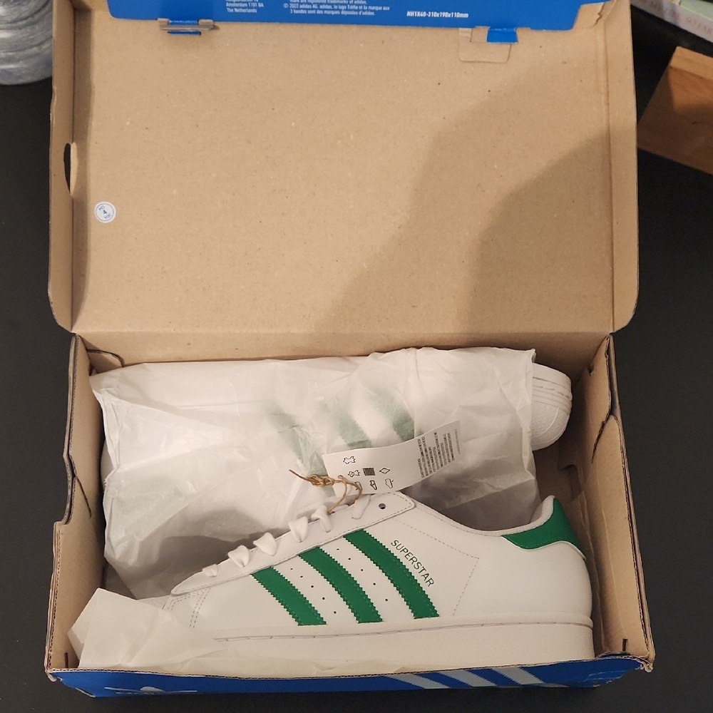 Adidas Classic White and Green Sneakers - Picture 8 of 8